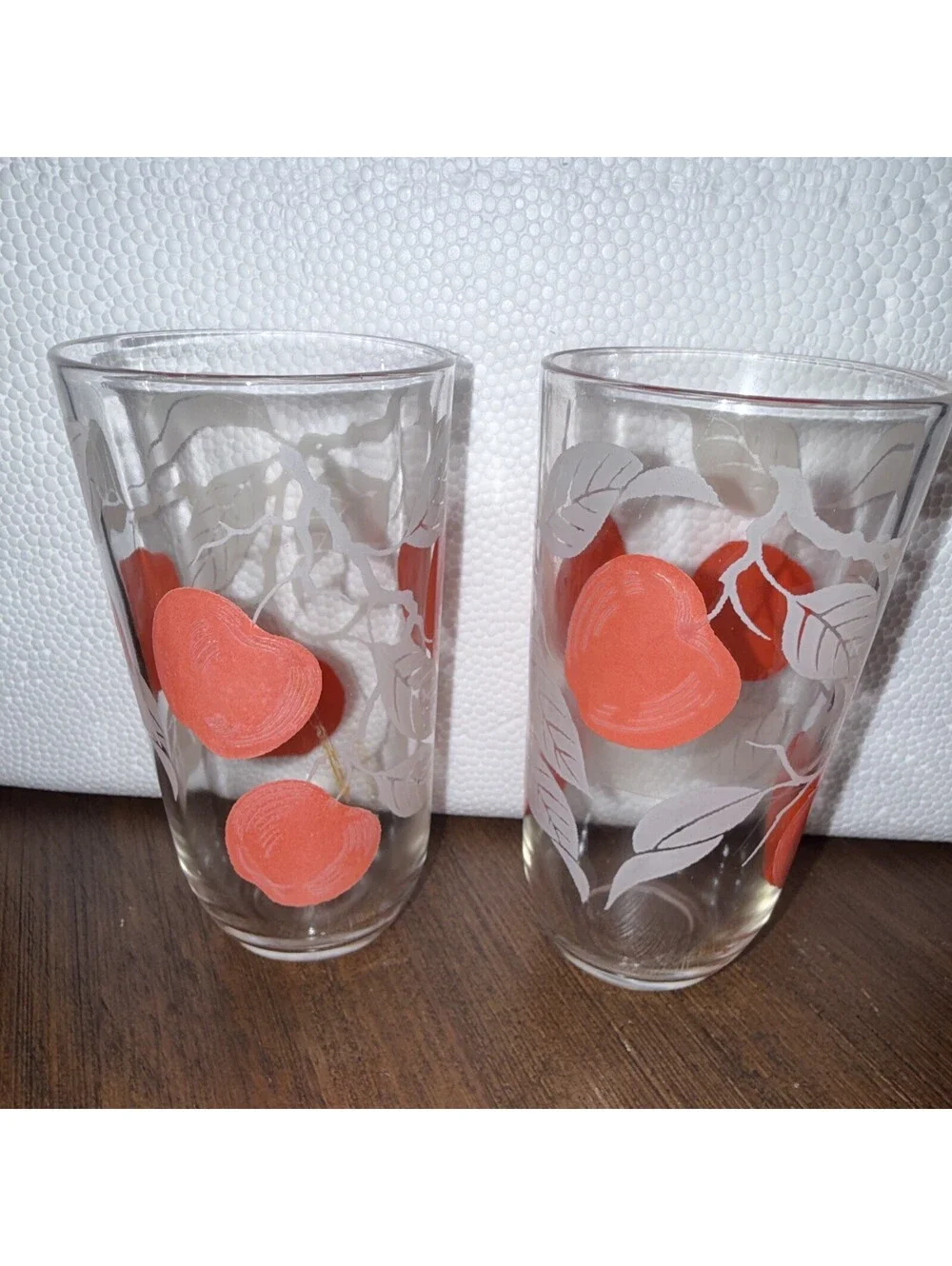 Set of 2 Clear Glass 12 oz Drinking Tumblers Red/White Fruit & Leaf Vintage